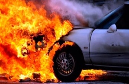 İskele'de araç yangını... Durduğu yerde yandı!