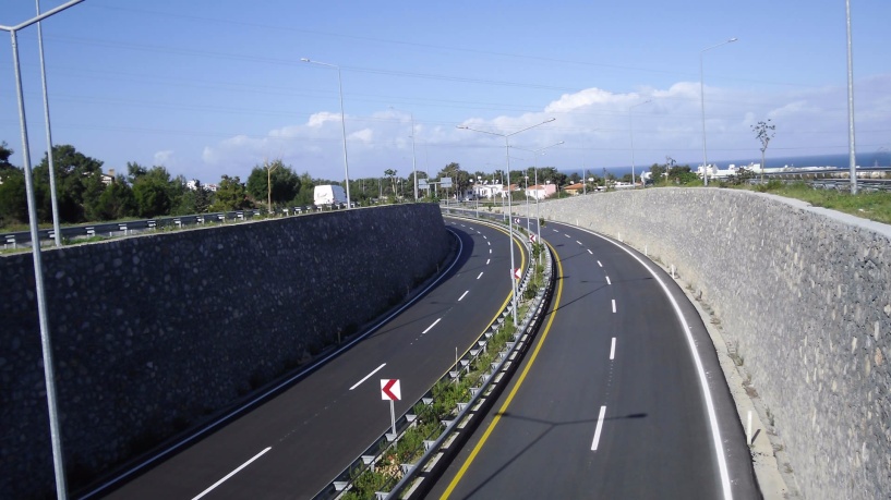 Die geteilte Autobahnstrecke Iskele - Famagusta wurde für den Verkehr freigegeben