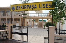 Средняя школа Бекирпаша не забыла жертв землетрясения
