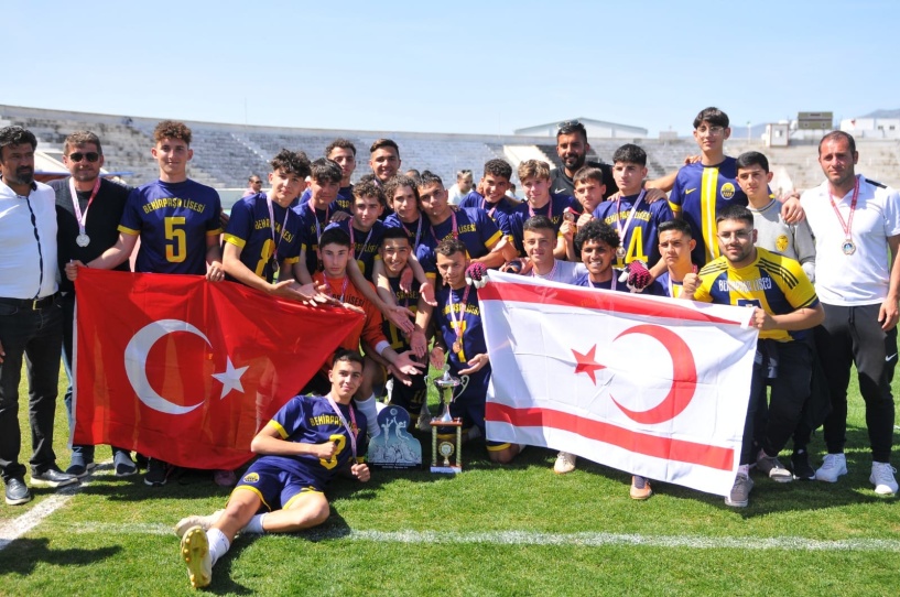 Futbol'da İskele Bekirpaşa Lisesi Şampiyon