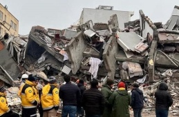 Search and rescue efforts continue uninterruptedly in the wreckage of the Isias Hotel.